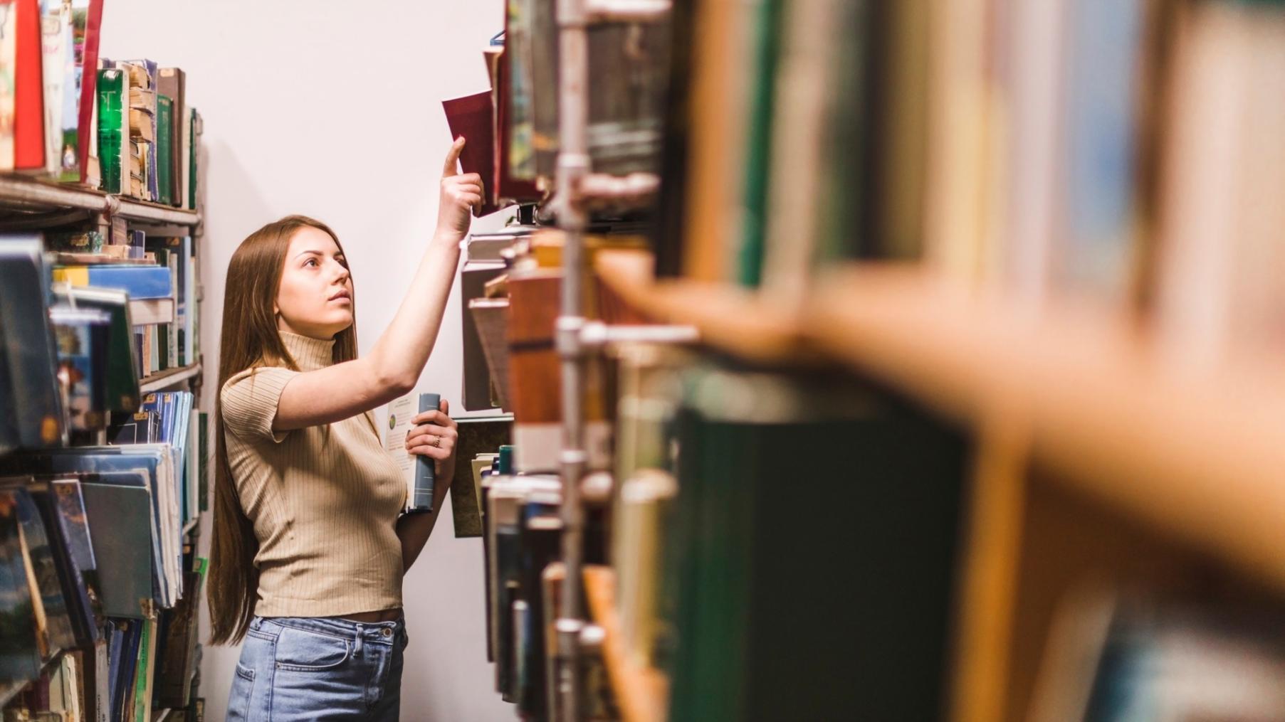 Proses pembelajaran trading dengan pendekatan realistis