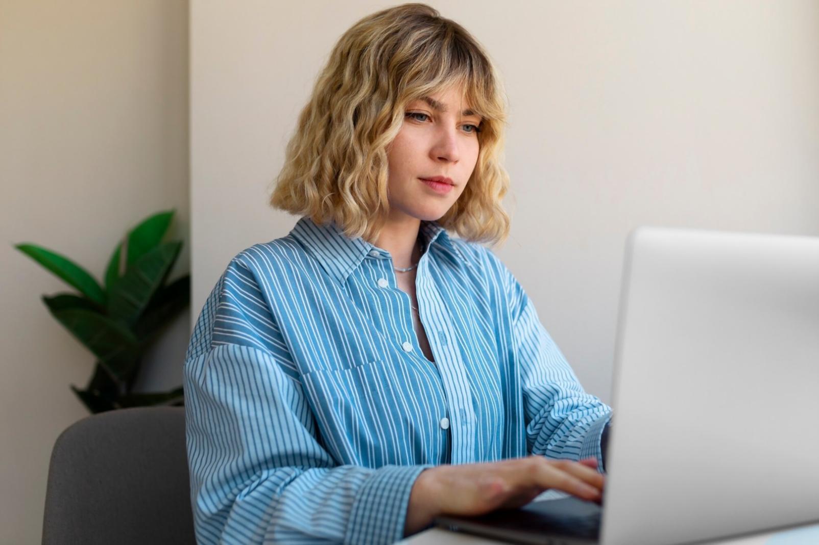 Suasana diskusi strategi trading bersama mitra bisnis